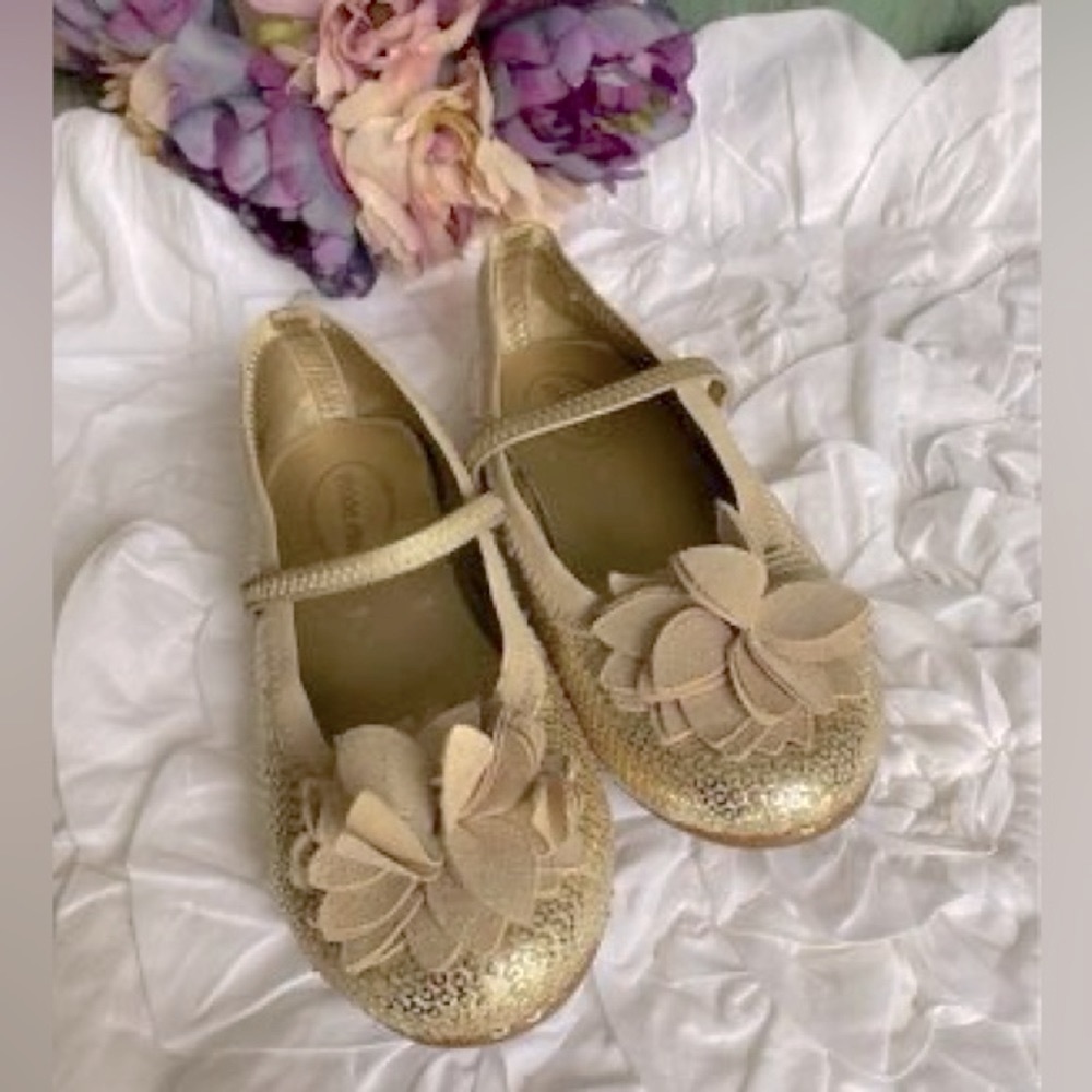 Girl’s Stride Rite  Gold Girl Shoes/ Selena
Size 12.5M